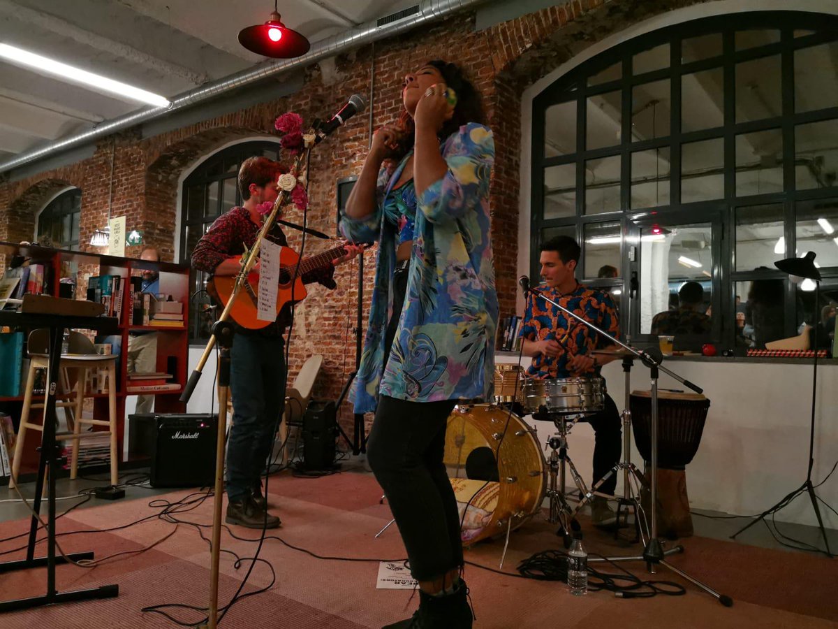 theLemonshakers's tweet photo. Last Thursday we played in 'Spaces, Music &amp; Friends'. It was a very special event and we had a great time ✨ Thanks to @spacesworks for inviting us!
///
El jueves pasado tocamos en 'Spaces, Music &amp; Friends'. Fue un evento muy especial y lo pasamos muy bien ✨ Gracias @spacesworks https://t.co/ifCXGafwmH