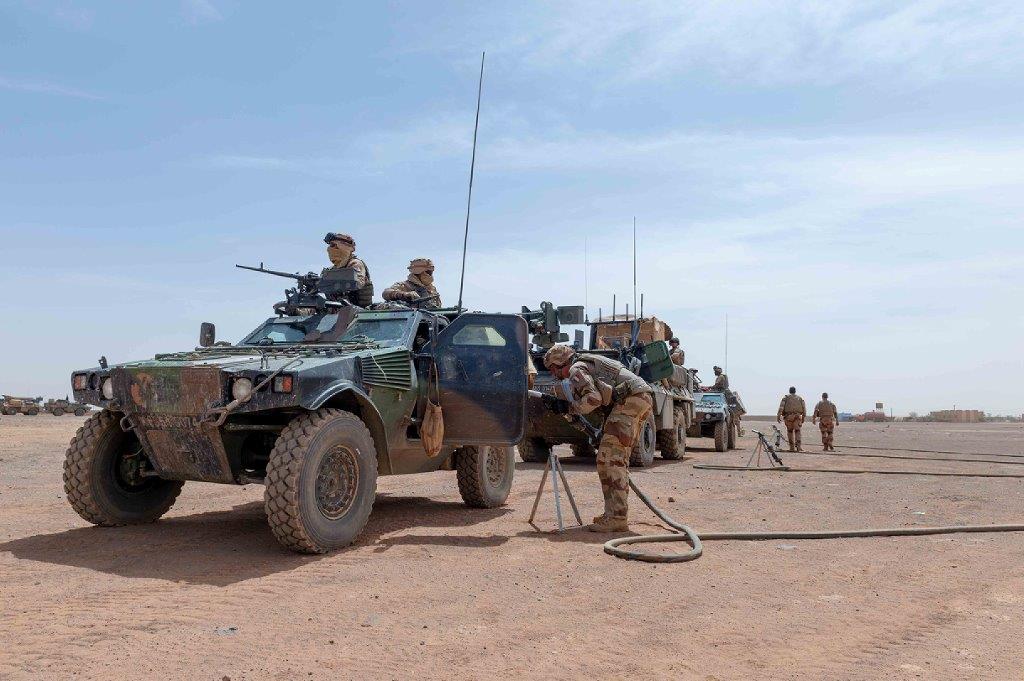 EtatMajorFR's tweet image. [#In_Barkhane] Derniers préparatifs avant le départ pour le #Liptako. 
Près de 500 militaires français se lancent dans une vaste opération dans la région du Liptako aux côtés de leurs partenaires des forces armées maliennes. bit.ly/In_BKN_départ