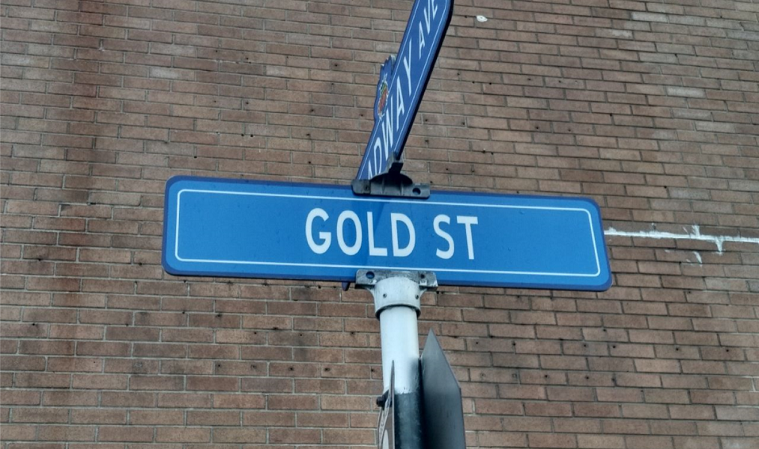 Rohstoffbrief's tweet photo. Weltweit werden immer weniger #Goldvorkommen entdeckt, zudem sinken die #Goldgrade. Der einfache Weg sind Übernahmen, doch dann dürfte die Goldproduktion sinken.
Lesen 👉 https://t.co/iIukwcjrUR
#Rohstoffe #Aktien #Börse #Exploration #Barrick #Newmont #Gold #PeakGold ⛏ https://t.co/KAdXUV5m3W