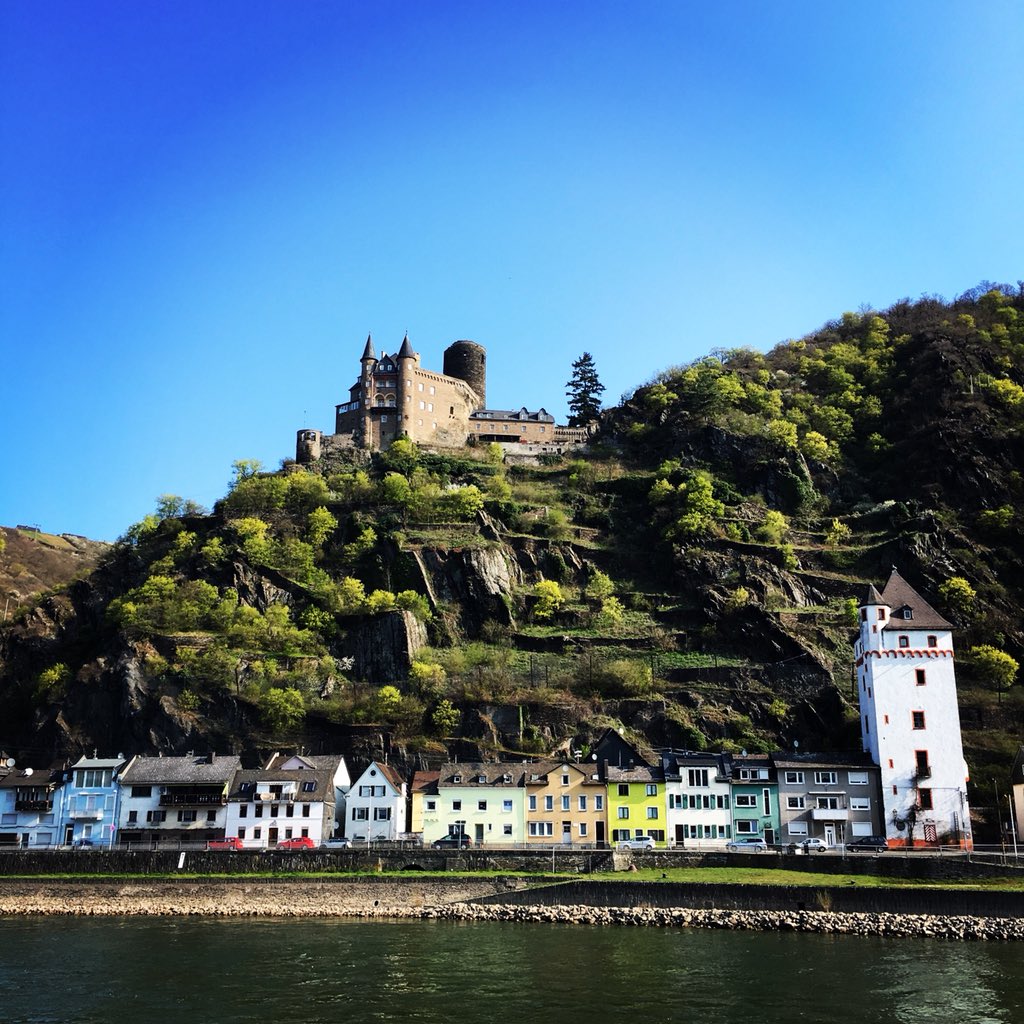 superjennywade's tweet photo. Monday morning cruising the Rhine Gorge #ifvikingdidmondays #vikingrhinefam @VikingTradeUK https://t.co/3iNQ6U3KvQ