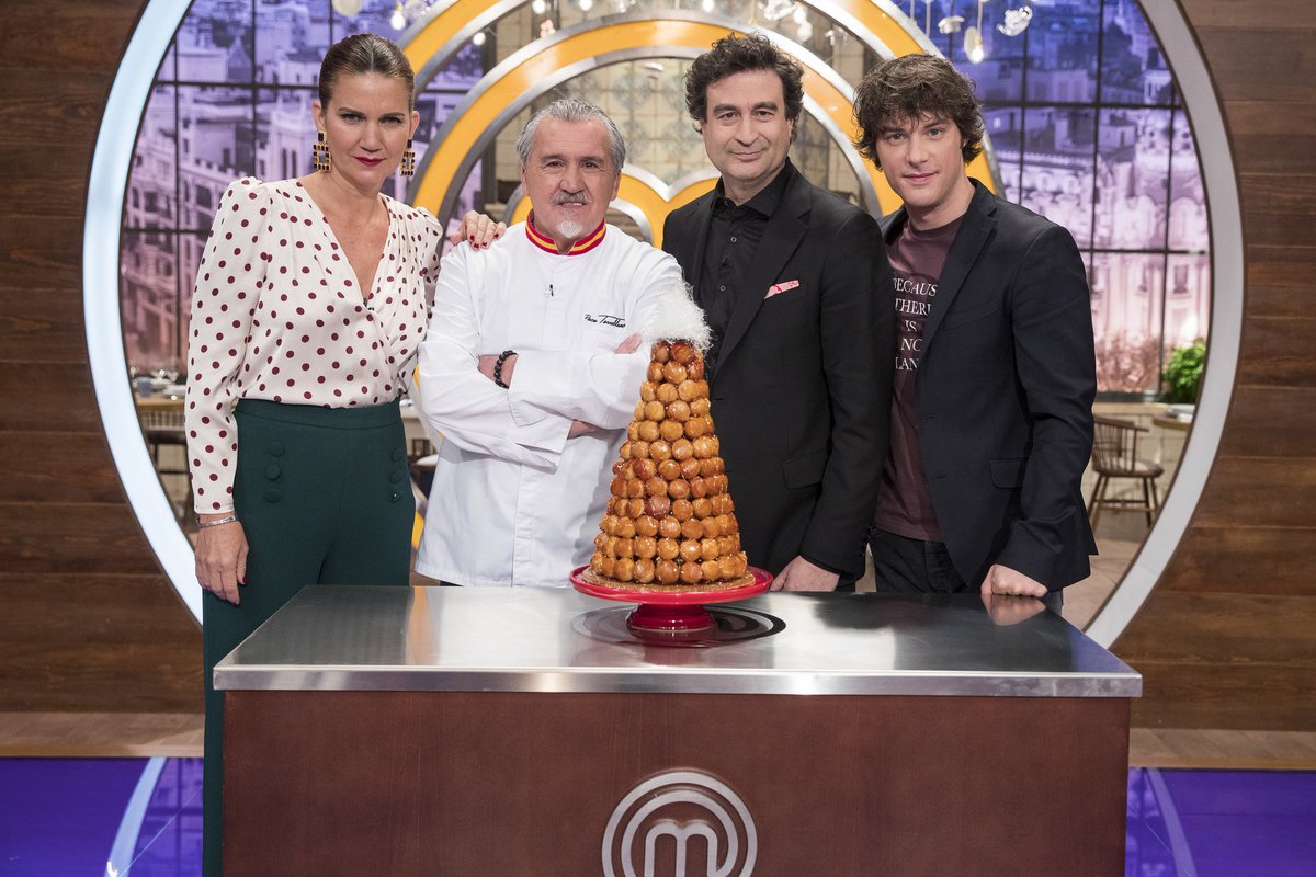 RTVE_Com's tweet photo. 👩🍳La #croquembouche estará mañana en el menú de #MasterChef😓 Hasta ahora nadie en @MasterChef_es ha conseguido replicarla
También, visitas de #Maribel, de #MasterChef1 y @onacarbonell👏
🍽️Martes a las 22:40 @La1_tve
👉https://t.co/m7HU9HZN2o https://t.co/0lqC4mIG3I