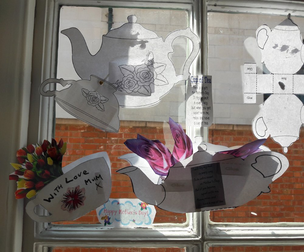 StorytimewithAC's tweet photo. I forgot to post this yesterday for Mother's Day! ♥️

The children at Chelsea #Library made these!✨

I think they are so cute! 😊

#Mothersday2019 #mothersday #mothers #ChelseaLibrary #LibraryLife #KidsArtWork #Childrens #Artwork #kidsactivities #Kensingtion #Chelsea https://t.co/iKSQSMU05a