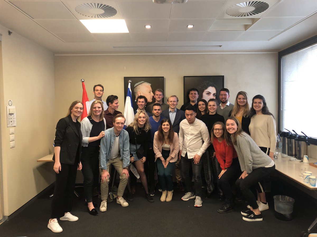 The Embassy hosted 20 students from <a href="/erasmusuni/">Erasmus University</a>. Hope they gained some interesting insights about Israël today. <a href="/GillesBP/">Dutch ambassador to Japan</a> and <a href="/jvhemmen/">Janneke van Hemmen</a> were pleased to answer their questions!