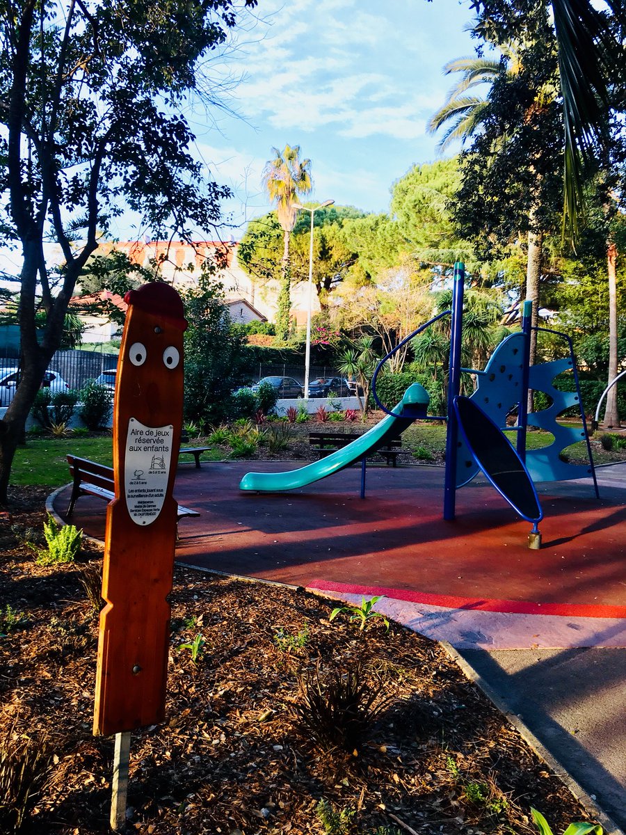 villecannes's tweet photo. đŽ Square #RenĂ©Cassin
Ce rĂ©amĂ©nagement, rĂ©alisĂ© grĂące au concours dâun architecte paysager, comprend :
âĄïž crĂ©ation dâune placette centrale
âĄïž restauration du mur, des piliers et grilles
âĄïž optimisation de lâĂ©clairage
âĄïž nouvelles plantations
#PlanSquares https://t.co/icyzZUDWLd