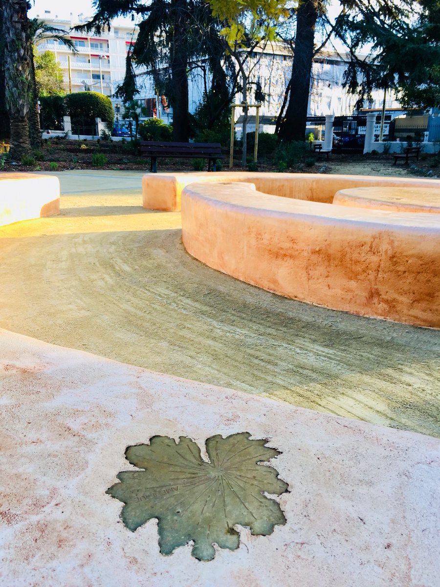 villecannes's tweet photo. đŽ Square #RenĂ©Cassin
Ce rĂ©amĂ©nagement, rĂ©alisĂ© grĂące au concours dâun architecte paysager, comprend :
âĄïž crĂ©ation dâune placette centrale
âĄïž restauration du mur, des piliers et grilles
âĄïž optimisation de lâĂ©clairage
âĄïž nouvelles plantations
#PlanSquares https://t.co/icyzZUDWLd