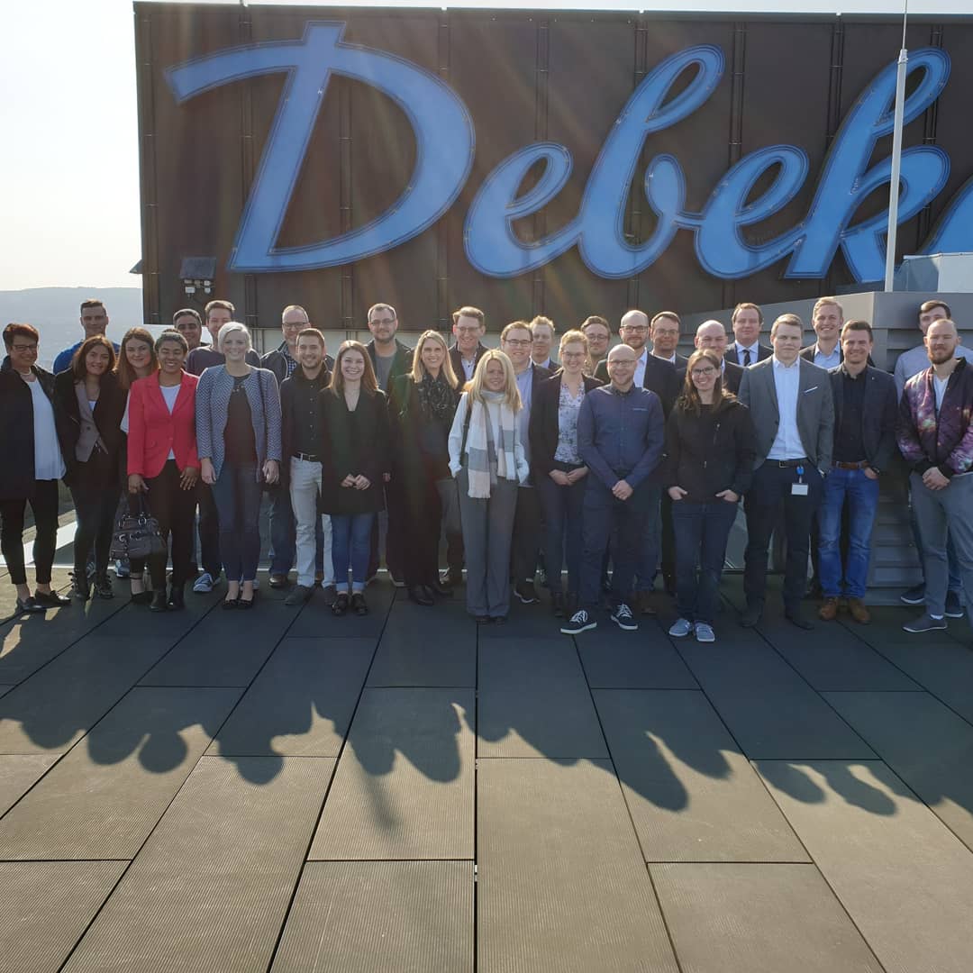 geraederter_dan's tweet photo. #KeinAprilscherz heute fangen 29 Menschen bei der #debeka an. Ich freue mich, einer davon zu sein.
#ichbindebeka https://t.co/AorQ02ACxu