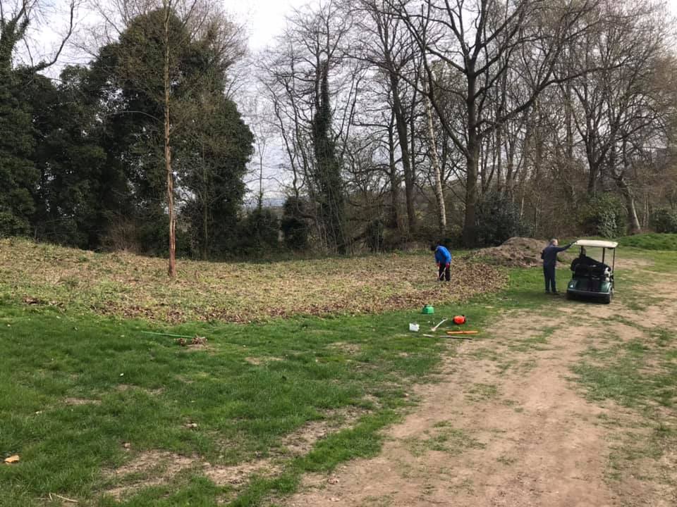Great work from the seniors work party today. 
Thanks to Phil and his men who help out every Monday. They assist green staff in maintaining the course and keep it looking superb 👌