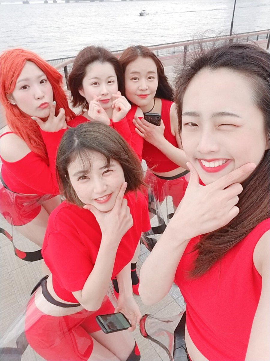ayakaaaaa_t's tweet photo. そして久々にこの5ショットを見た気がして感慨深くなる。だいすきみんな。はやく次の曲の練習したい。 #LMiX #L_MiX #タグ安定しないから統一したい https://t.co/vkKleExxcW