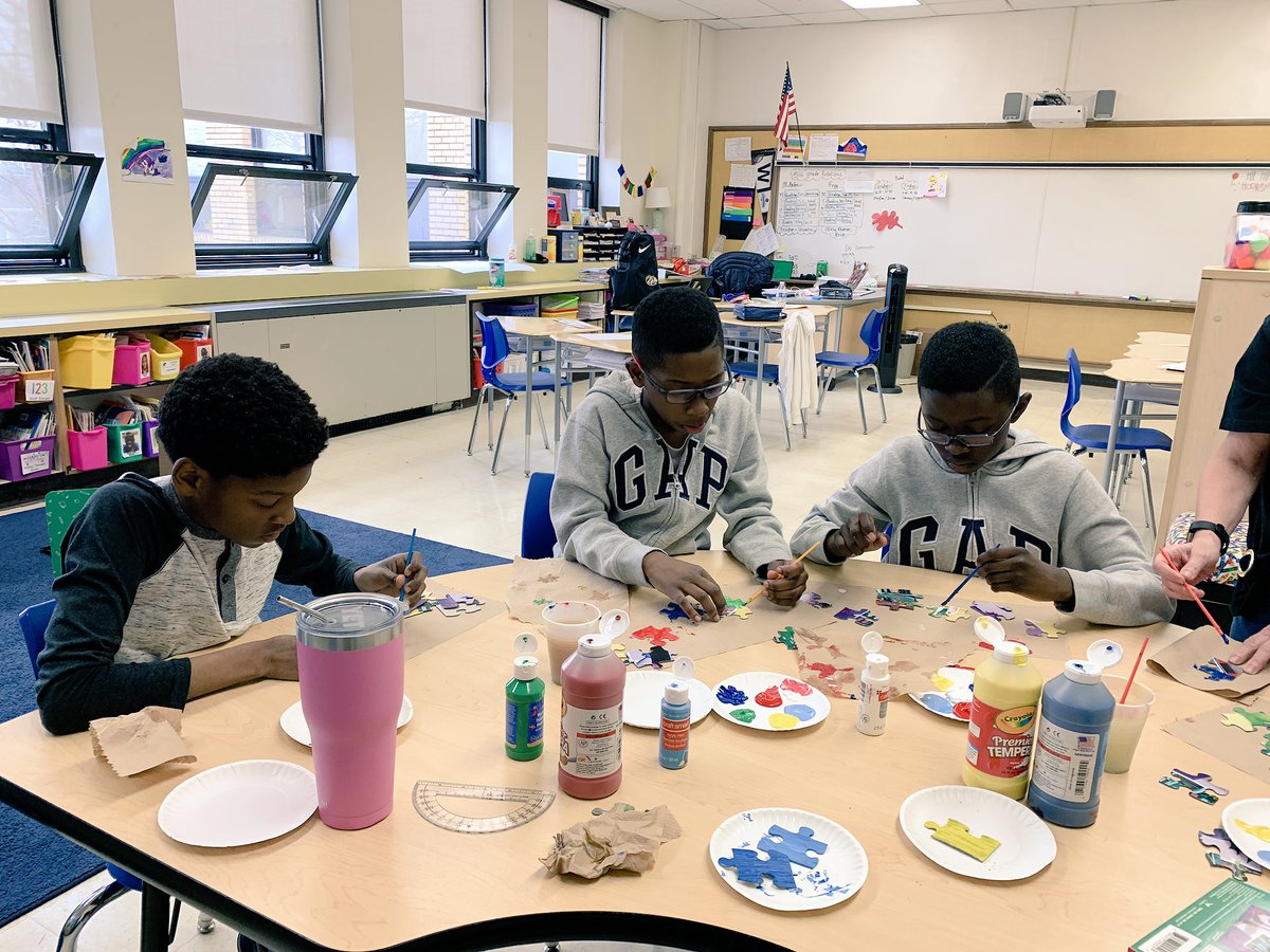 caitlin_tisch's tweet photo. Making 🧩 pins for World Autism Day #aintnostoppingusnow #op97 #d97 #dayBeyeday #room304 https://t.co/jbOKnhyEpK