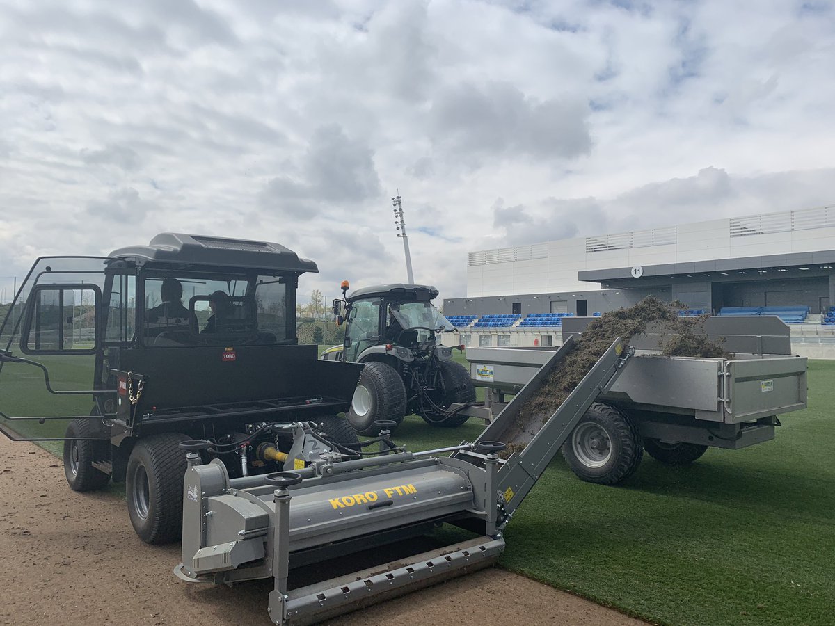 paul_pburgess's tweet photo. First day of end of season renovations begin, big site to get round but in 8 weeks we will be finished, thatch removal, seed, aeration, bacteria, top dressing, fertilizer and grow in https://t.co/Hh117zQA0B
