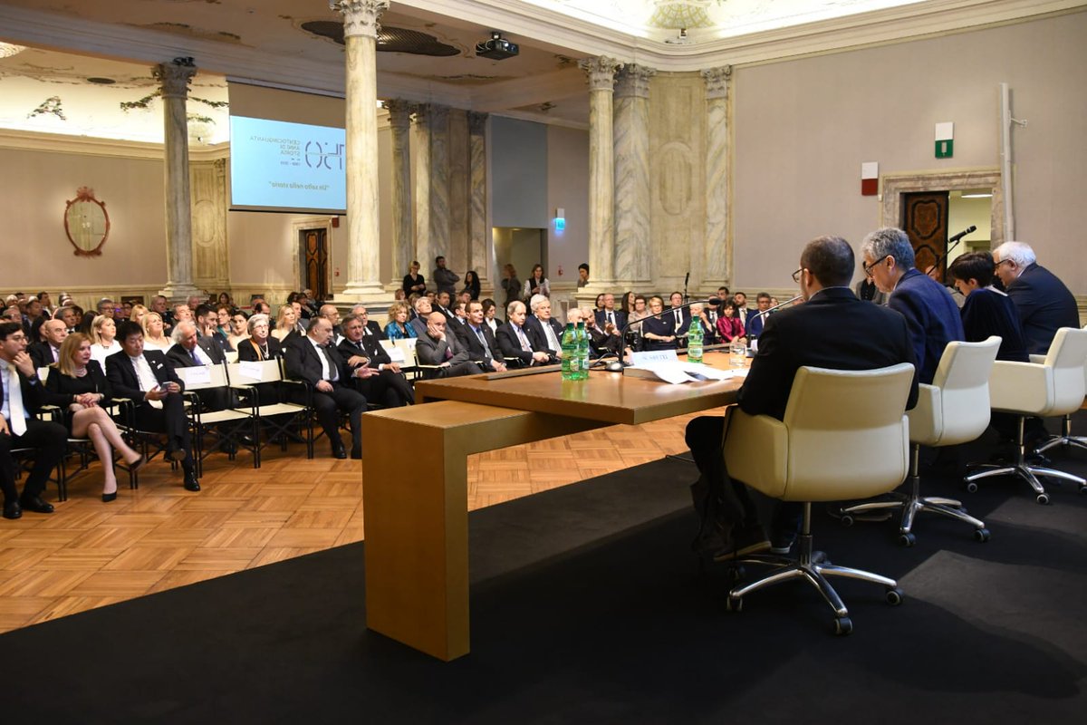 comunevenezia's tweet photo. #FGI150 🤸♂| A Ca' Giustinian il convegno "Un salto nella storia" in occasione dei 150 anni dalla fondazione della Federazione italiana di Ginnastica
➡ Il sindaco @LuigiBrugnaro: "L'atto costitutivo è stato firmato qui a #Venezia, la ginnastica è alla base di tutti gli sport" https://t.co/GSQ67U0dCs