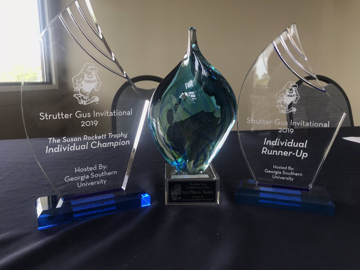 StrutterInvite's tweet image. As the players turn into their back nine, here is the leaderboard: 
1️⃣@GaSouthernWGolf 
2️⃣@HPUWomensGolf 
3️⃣@Golf_BC 
Who will take home #TheStrutter trophy?