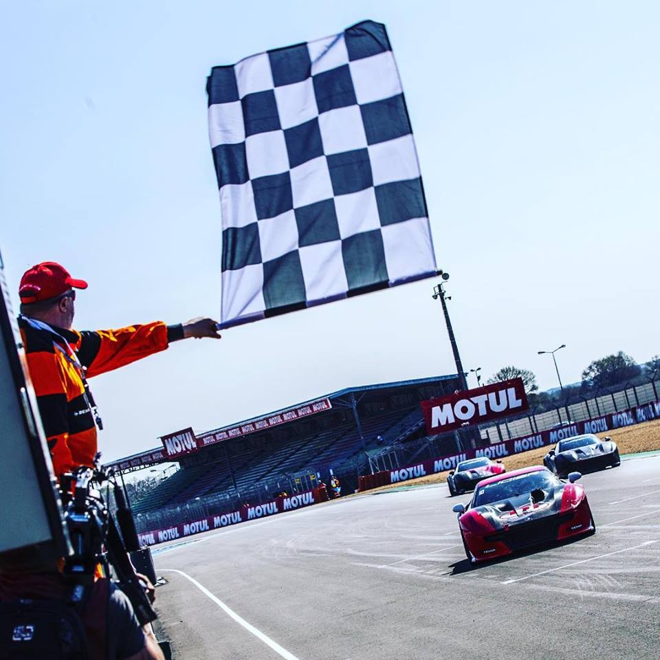 AUTOMOTIVPRESS's tweet photo. Très beau succès ce week-end pour la première épreuve de la #Ligier #JSCup France, avec 25 Ligier #JS2R au départ sur le circuit Bugatti au Mans.  Vingt-et-une voitures sont à l’arrivée. L'écurie Zosh Compétition trust le podium (P1-P2). @LigierAutomotiv https://t.co/ullQQdbpAK