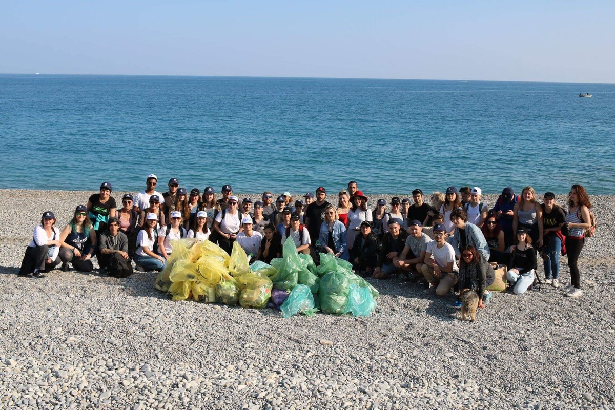comeandcleanlp's tweet photo. Ça y est, c'est fait ! La plage de Nice a été nettoyée par les citoyens présents à la cleanwalk Niçoise ! 🌎
Merci à tous ceux qui ont participé et qui nous ont aidés à la mise en place de la #Cleanwalk 🌱
Nous avons récolté 321Kg de déchets avec l'aide de 70 participants ! 💪 https://t.co/AM128jo1sc