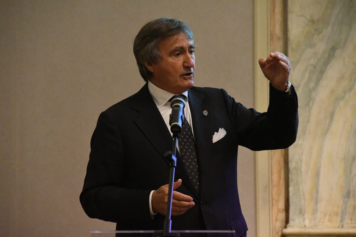 comunevenezia's tweet photo. #FGI150 🤸| A Ca' Giustinian "Un salto nella storia" per i 150 anni dalla fondazione di @Federginnastica
➡Il sindaco Brugnaro: "Per aiutare le famiglie a introdurre i figli allo sport messo a disposizione un voucher da 180 euro. Lo allargheremo a tutta la Città metropolitana" https://t.co/HF9PoavyfD