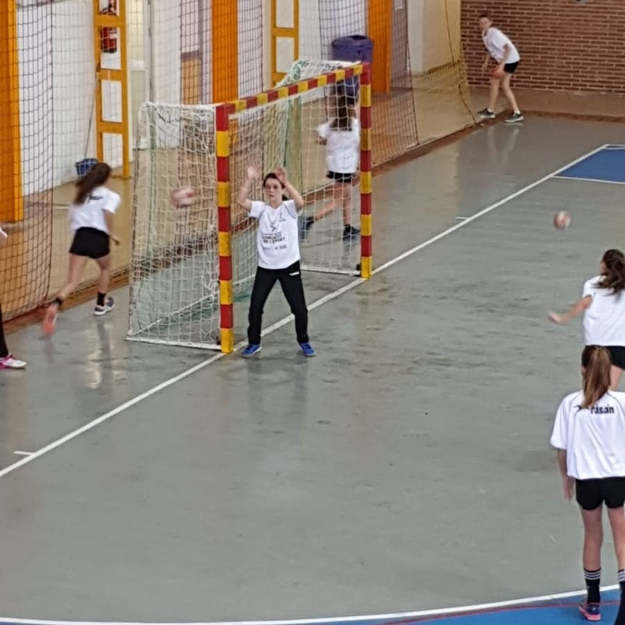 TorrellanoHC's tweet photo. El pasado domingo se llevó a cabo una nueva jornada de tecnificación de la #FBMCV en la que volvió a ser convocada nuestra portera del #InfantilFemenino, y a la que acudieron por primera vez tres jugadores del equipo #AlevínMasculino.
#ForçaTorrebanda #MareaAmarilla https://t.co/sxVFdKmchm