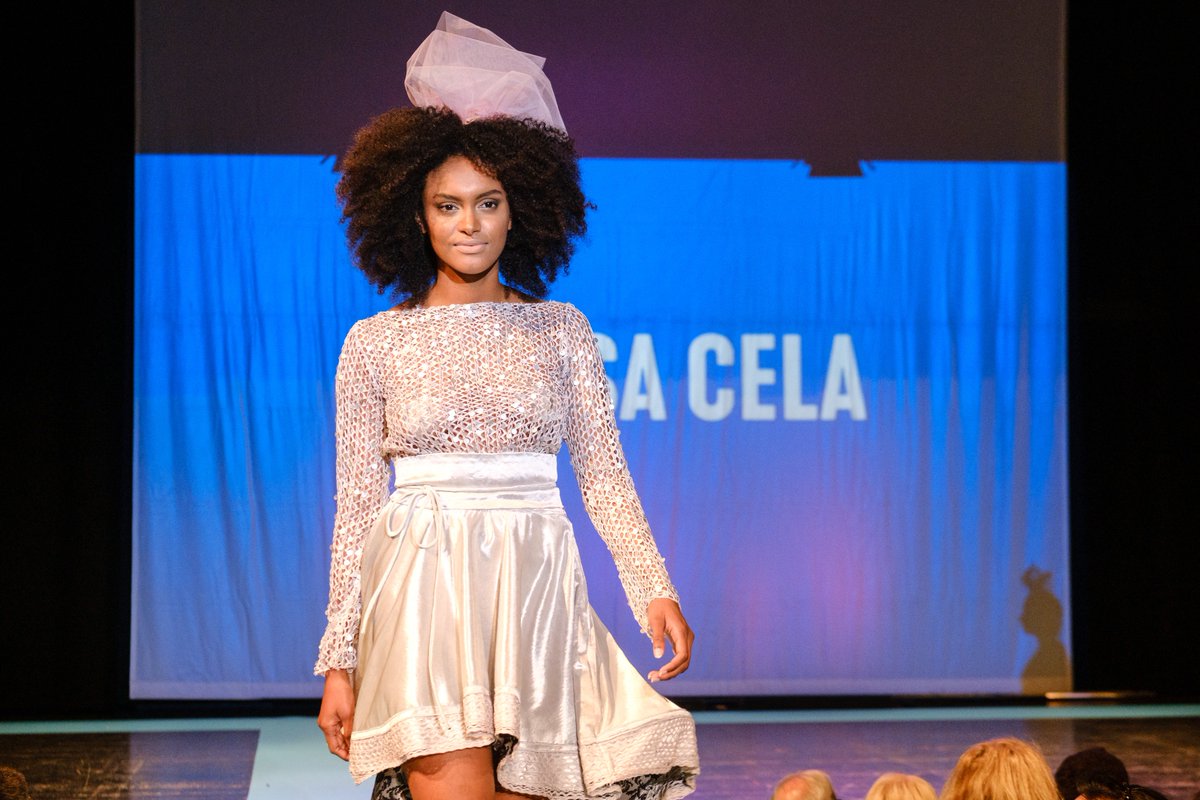 Pasarelaadlib's tweet photo. Marisa Cela mostraba sus diseños en la Pasarela solidaria "Contra el cáncer nos mojamos todos".
Fotografía: Sergio Cañizares @nocerramosnunca 
#adlibmodaibiza #desfile #cáncer #solidario #pasarelasolidaria #moda #Ibiza #diseñadores #outfit #tradición #artesanía #adlib19 https://t.co/J4jDJ7ay5M