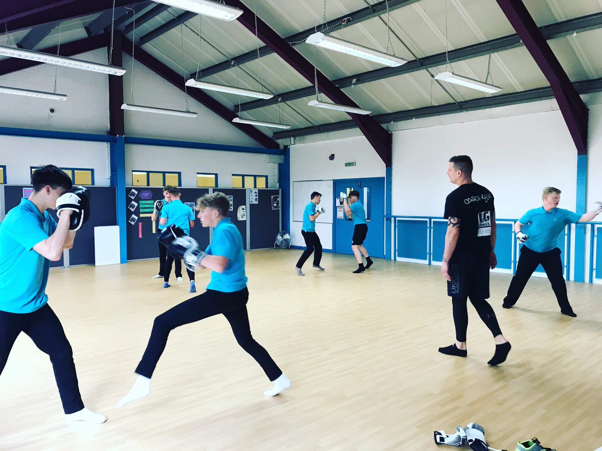 BIYteenmentor's tweet photo. Active Sussex came to visit the #boysproject at The Hastings Academy today, aimed at reducing #riskybehaviour and having a positive impact on #mentalhealth. The boys were on top form, great work! 🥊 @ryangreenall1 https://t.co/n2YQNKydKf