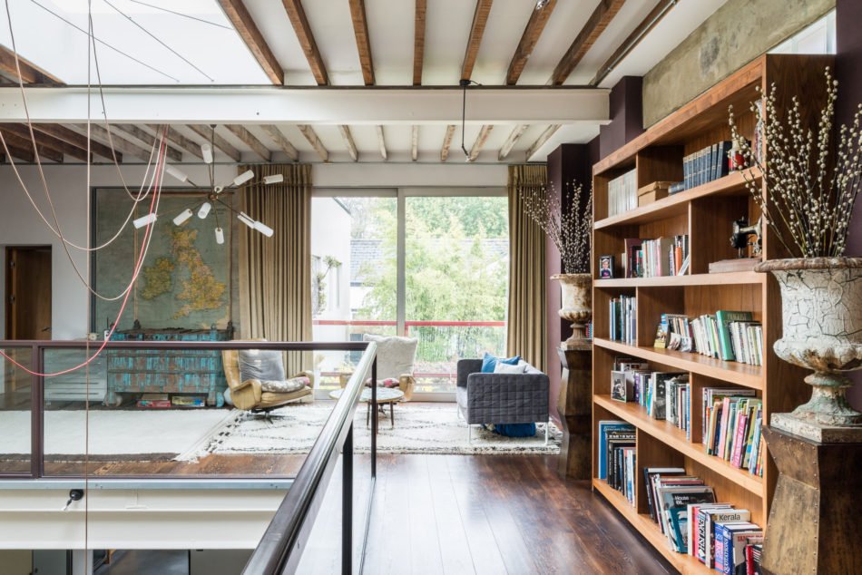 FOR SALE WITH NEW PRICE: £3.195m
A former factory building converted into a spectacular four-bedroom house in Kensal Green.
bit.ly/2B7xlTA