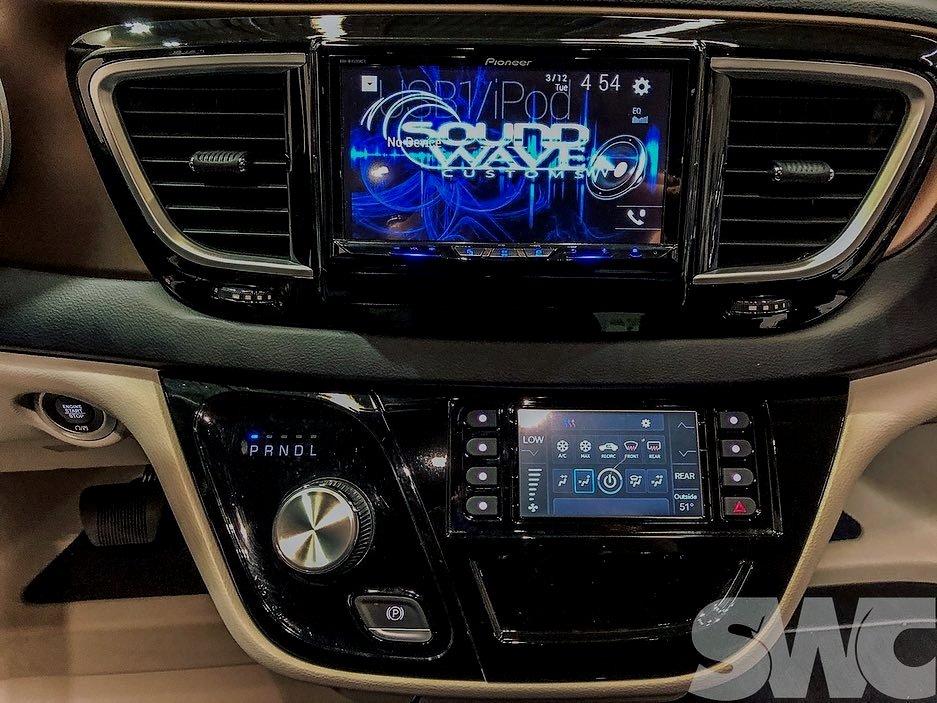 caraudiova's tweet photo. #soundwavecustoms #chryslerpacifica #chrysler #minivan #handicapable #wireless #applecarplay #waze #touchscreen #siri #safedriving #wedoitall #metra @metraelectronics #radio #carstereo #caraudio #mobileelectronics #upgrades #safety #hamptonroads #12volt #757 #norfolkva #chesapeak https://t.co/BZq7SQjVgQ