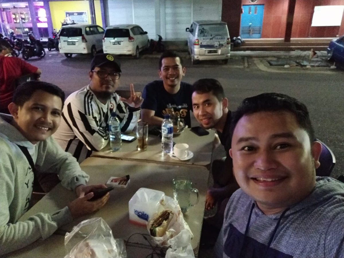 JCI_TPI's tweet photo. Rapat koordinasi "JCI Tanjungpinang goes to Singapore". Monmaap Mican blom bisa gabung 😌😌😌 https://t.co/fnxQuGBINA