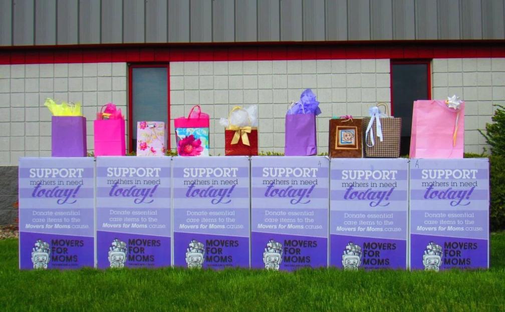 TWO MEN AND A TRUCK franchises ready for the 12th year of <a href="/MoversforMoms/">Movers for Moms®</a>! 💜 bit.ly/2UiJ1gJ #MoversForMoms