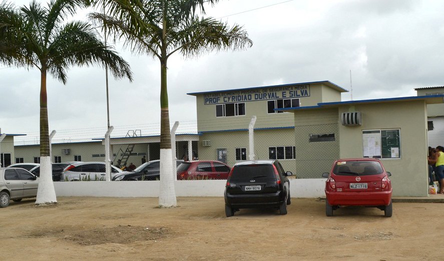 gazetaweb's tweet photo. Seris abre sindicância para apurar morte de reeducando no Cyridião Durval. Edvaldo Aristides da Silva foi encontrado morto dentro da própria cela. Leia mais informações na Gazetaweb (link na bio). Foto: Ascom/Seris #reeducando #morto #cela #cyridiãodurval #notícias #gazetaweb https://t.co/rV4LzLnBZU