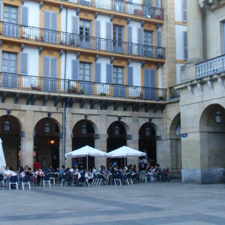 15taberna's tweet photo. Buen txoko para aquellos momentos en los que quieres que pare el tiempo... #HT15 #laconsti #ParteVieja #gipuzkoa #donostia #basquecountry
Sabes elegir https://t.co/mfz4pcZk5t