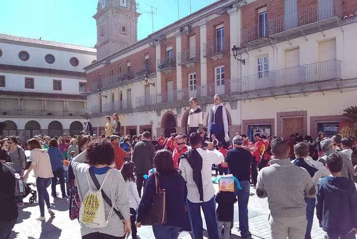 Un any més el <a href="/NulesSona/">Nules Sona</a> omplirà la Plaça Major de Nules de cultura i tradició coincidint amb la Festa per la Llengua de la Plana Baixa dels <a href="/ColCasEV/">Col·lectius per la llengua i la cultura Castelló</a> d'<a href="/escolatv/">Escola Valenciana</a> i el concert del NULES SONA - La Gira 2019 👏

📷 Trobada de Gegants i Cabuts (2017)