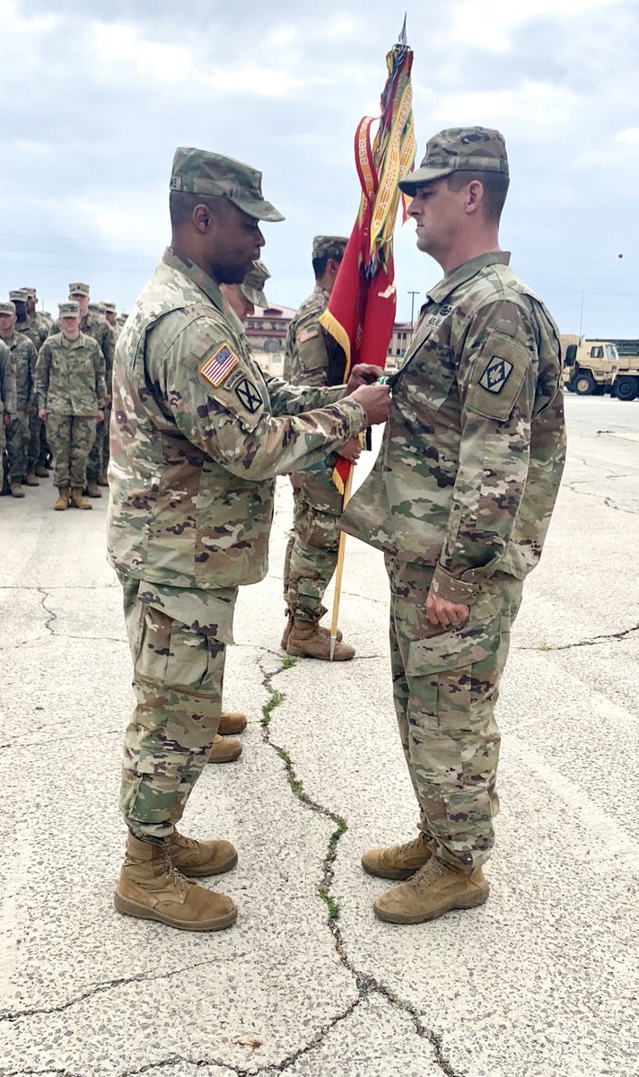 2_4FA's tweet photo. On Friday #DeepAttack said goodbye to our Battalion Master Gunner, SFC Willis Gordon. We can't say enough about our appreciation for the amount of knowledge and expertise you provided during your time here, and we wish you the best of luck at Fort Drum. #MG #NoStepBackward https://t.co/KCBjgw3fvt