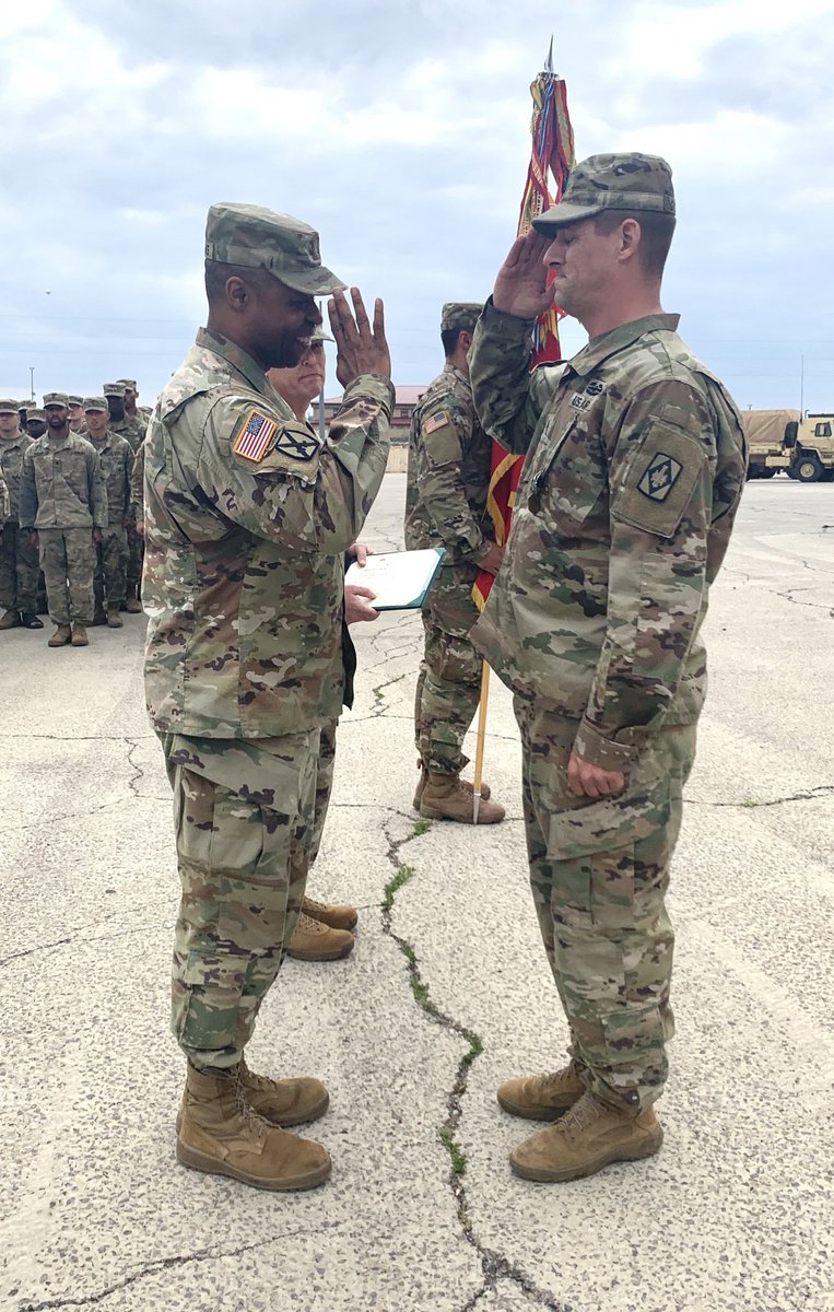 2_4FA's tweet photo. On Friday #DeepAttack said goodbye to our Battalion Master Gunner, SFC Willis Gordon. We can't say enough about our appreciation for the amount of knowledge and expertise you provided during your time here, and we wish you the best of luck at Fort Drum. #MG #NoStepBackward https://t.co/KCBjgw3fvt