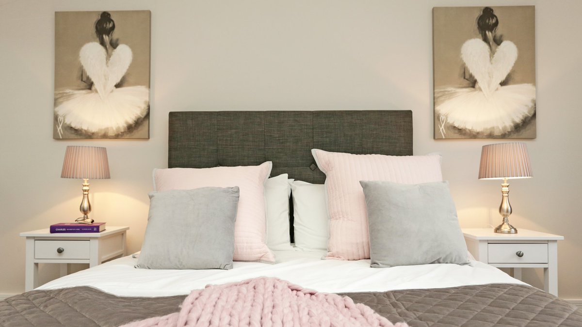 clarendonhomes's tweet photo. Spring is here, & pretty pastel colours are a great way to give a room a fresh new look. We love this colour scheme in the second bedroom at our Weavers Park show home.π·
#clarendonhomes #newbuild #newhome #spring #springdecor #homedecor #decorinspo #interiorinspo #prettypinks https://t.co/s2hEhwPotd