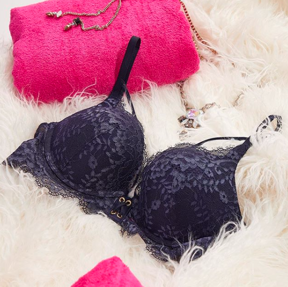 LaSenza_SA's tweet photo. XTRA S.E.X.Y. (like you) 💋💋 hottest bras ever at La Senza. ICYMI 👀) #USexy #NEED #XTRA #Fashion #Lingerie #LaSenzaSA https://t.co/gQy1QEkUD9