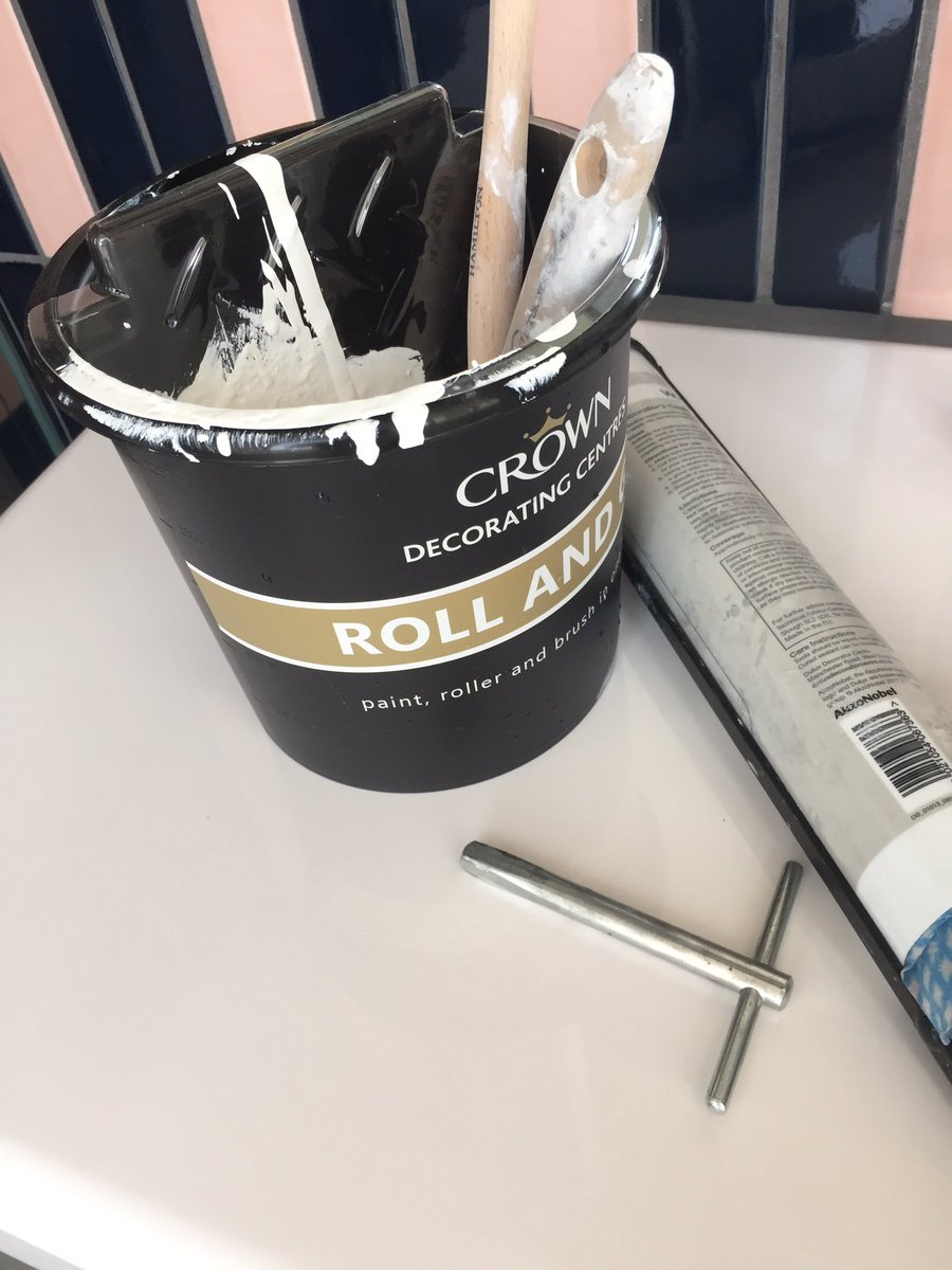WJOConnellSons1's tweet photo. Loving these new @CrownTradePaint @crownpaints @CrownDecorators #rollandgo Scuttles and inserts. Very handy indeed @bustervilla https://t.co/1NYo5WgBqD