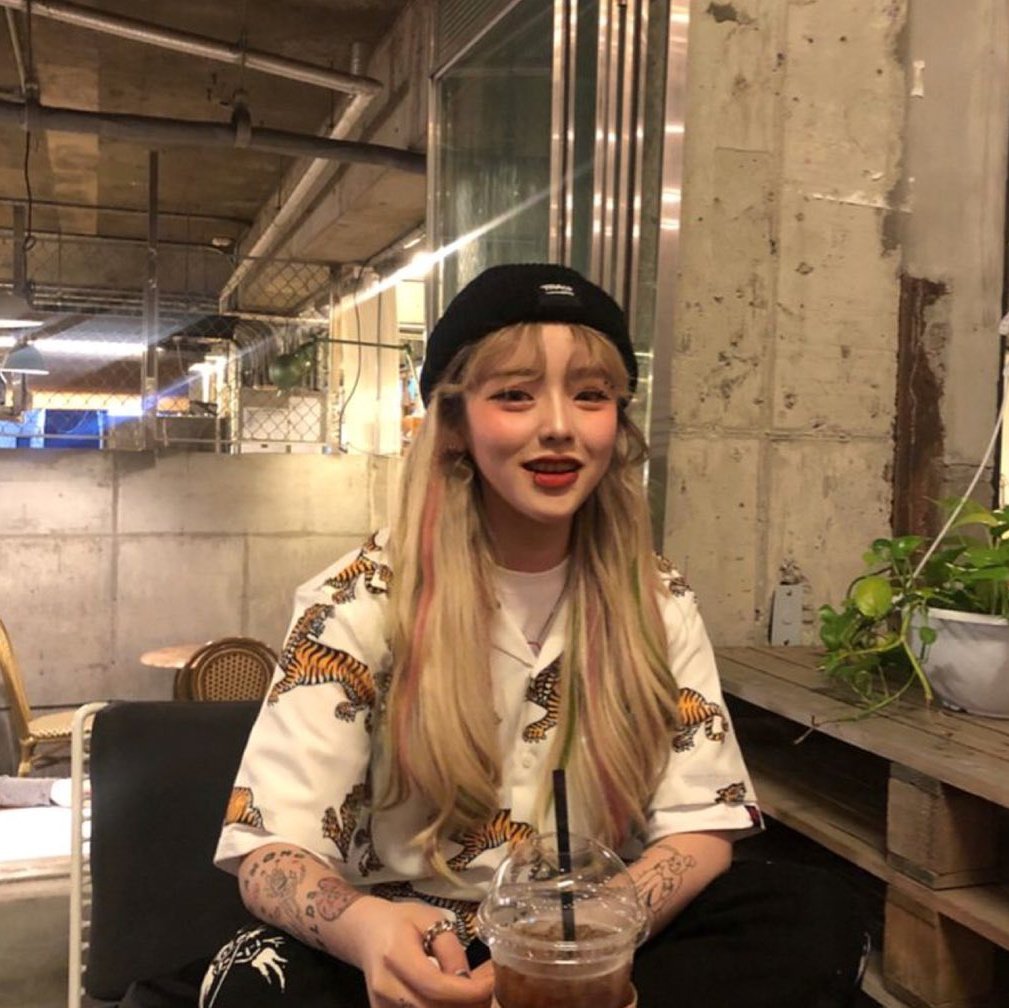 Jean_is_me's tweet photo. แนะนำตัวค่ะ
🍷ชื่อ วิสกี้🍷
♠สโลแกน : ไม่ได้อ่อย แต่อร่อยนะ♠
🔮From Mars Class🔮
แล้วมารู้จักกันนะทุกคน
#SLDschool #MSLDschool #sldbirthday1st https://t.co/mmEfizGEhV