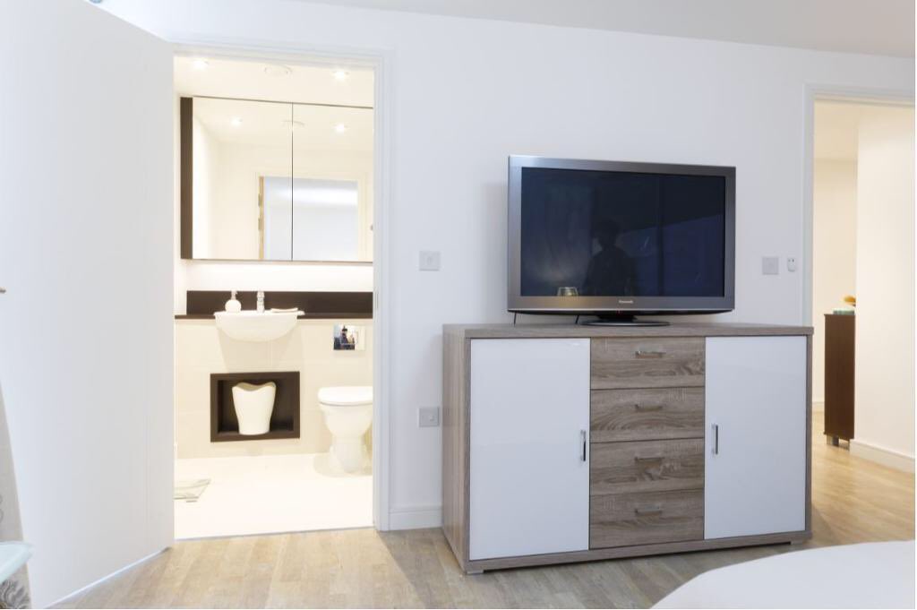 jsestateagents's tweet photo. JS&amp;Co are pleased to bring the the Lettings Market , this stunning Double ensuite room to rent in a Penthouse Apartment in SE13. 
For more information please see the property link below ; 
https://t.co/ZbDDNTGAcI… Or call our Lettings Team on 02071838335 today! https://t.co/HQLkbipC7L