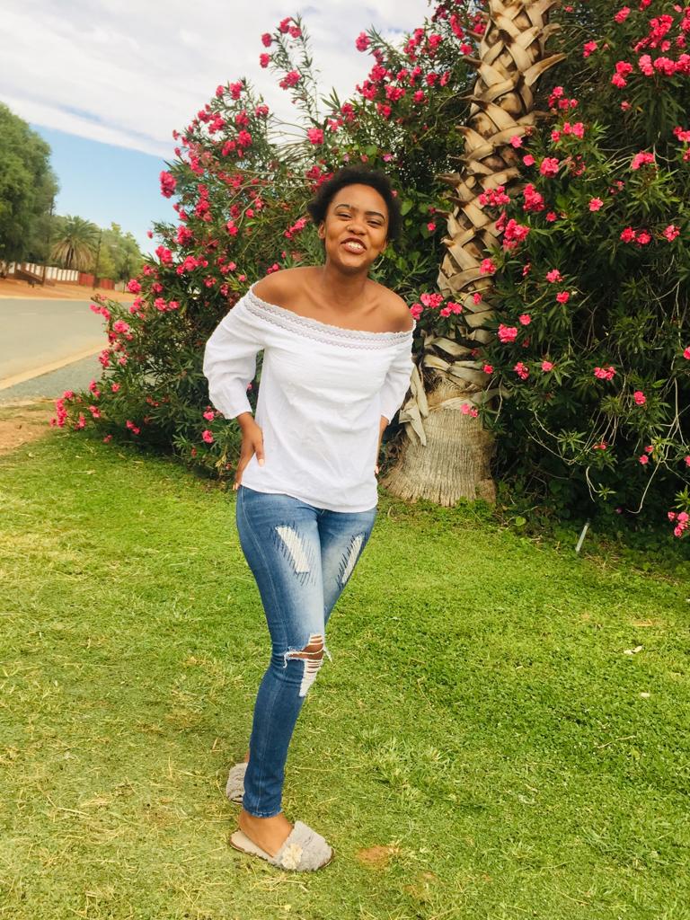 Fetso_Mol's tweet photo. Some days I laughed until I cried, others I cried until I laughed, either way all days were perfect. Happy😍💕🤗 https://t.co/WDxFtDX4aK