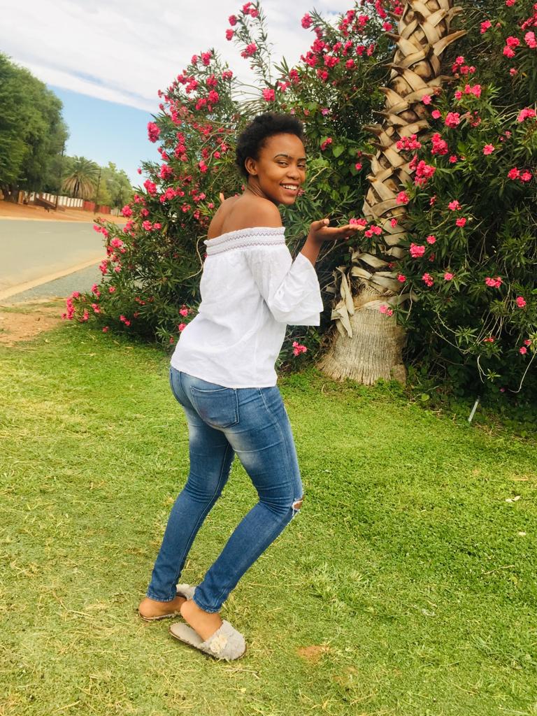 Fetso_Mol's tweet photo. Some days I laughed until I cried, others I cried until I laughed, either way all days were perfect. Happy😍💕🤗 https://t.co/WDxFtDX4aK
