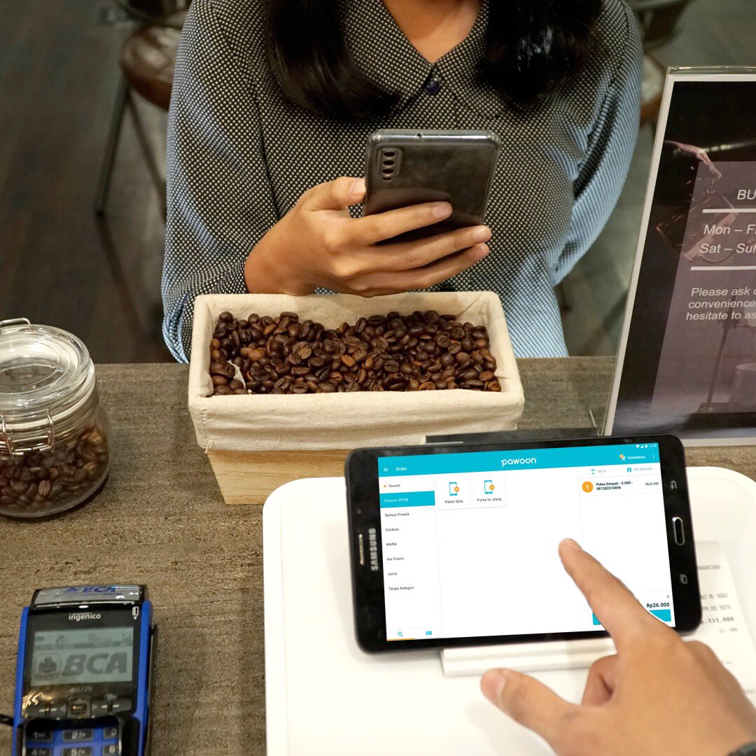 pawoonPOS's tweet photo. Dapat untung lebih untuk tambahan modal toko atau membiayai outing karyawan kini lebih mudah. Anda bisa menambah penghasilan dengan berjualan produk digital berupa pulsa dan paket data! Aktifkan fiturnya di dashboard aplikasi Pawoon Premium Anda, yuk! #MudahItuPawoon https://t.co/CBygTc1AvX