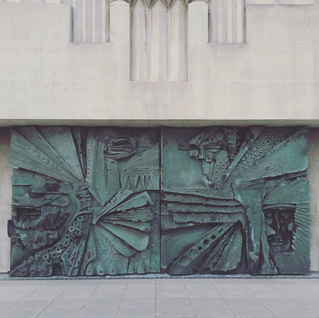 Just look at those bronze doors! Liverpool Metropolitan Cathedral // Gibberd & Lutyens. ⛪️🗿🚀=😍 
#architecture #modern #design #portlandstone #concrete #stainedglass #materials
