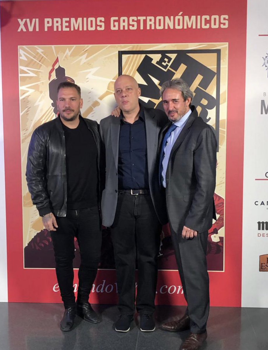 Emocionados en #Cebo #hotelUrban por recibir el premio al Mejor restaurante de Madrid de la @LunaMetropoli #PremiosMetropoli Gracias <a href="/LuchiniSolano/">Alberto Luchini</a> <a href="/rociococido/">Rocío Navarro</a> y a todo el equipo !  Enhorabuena a los galardonados en esta edición , #RestaurantesMadrid #Cebo