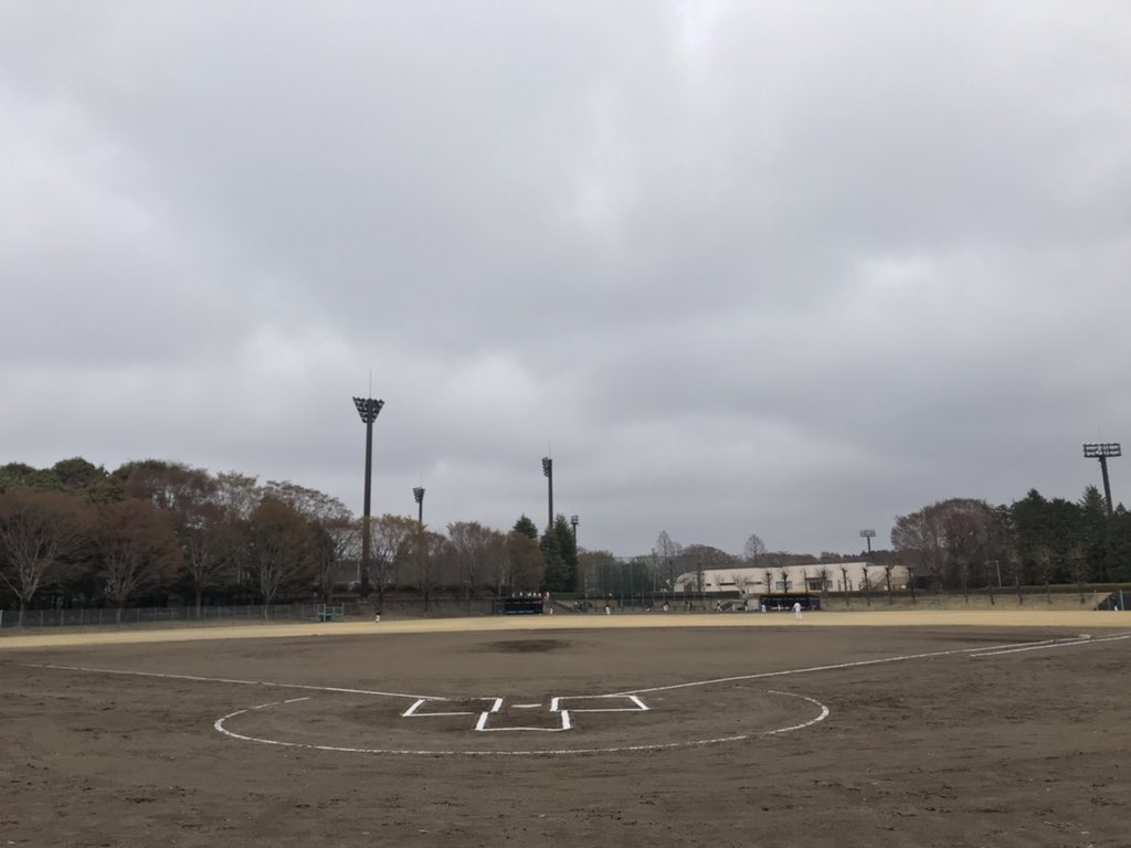 Karasu2018crows's tweet photo. 大会1時間半後には別会場にて練習試合!笑
大会で出番の少なった人を中心にこれまた全員出場!敗戦でしたが朝イチ大会→練習試合→花見→宅飲みと濃い1日でした!
#小山市草野球 #野球好き
#小山市 #3tools #草野球 #社会人野球
#白鴎大学 #野球サークル
フォロー&DMお待ちしております⚾︎ https://t.co/ymMDpWBUHO