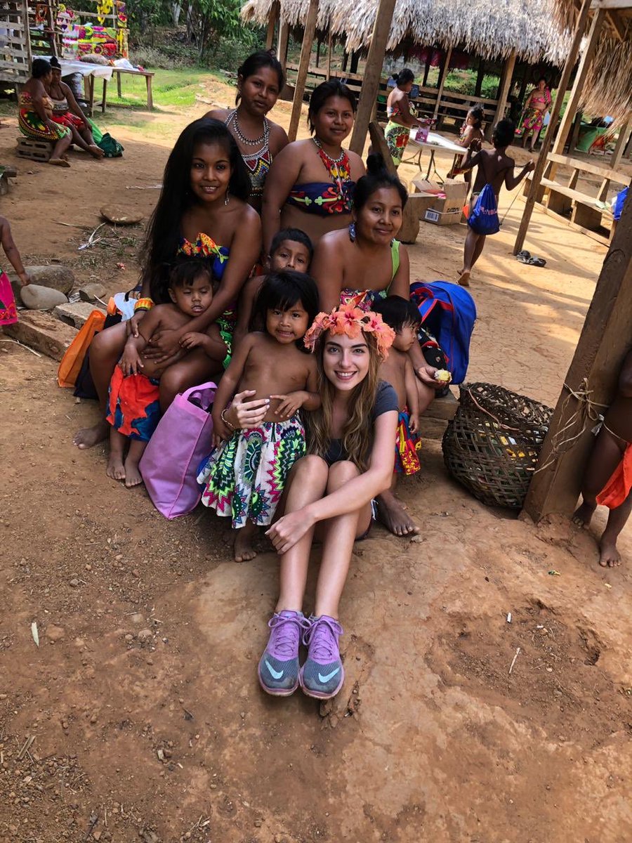 OirEsVivir's tweet photo. Los niños de la Comunidad Emberá Drúa en el #ParqueChagres recibieron la donación de 20 libros de nuestro cuento #ConociendoALorenzo en una hermosa actividad de visita que realizó #MafaMoya, amiga de FOV, a esta comunidad. https://t.co/wJ0qdzdtHa