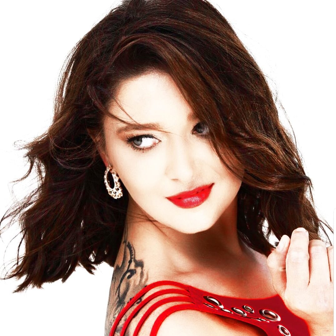 Asaletinin eteklerindeyim🌸🌸💙 <a href="/nrglyslcy/">Nurgül Yeşilçay</a>