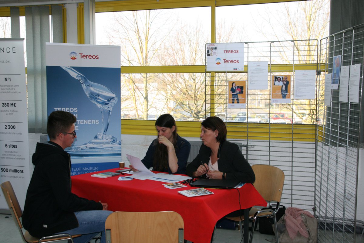 #Forumalternance à Amiens. Barbara POMPILI députée de la Somme est venue rencontrer les jeunes et les entreprises qui recrutent leurs futurs collaborateurs #FabriqueAvenir #Industrie40 #emploi @Somme_fr @AmiensMetropole @iciamiens @hautsdefrance @crijhdf  @enedis_picardie @Tereos