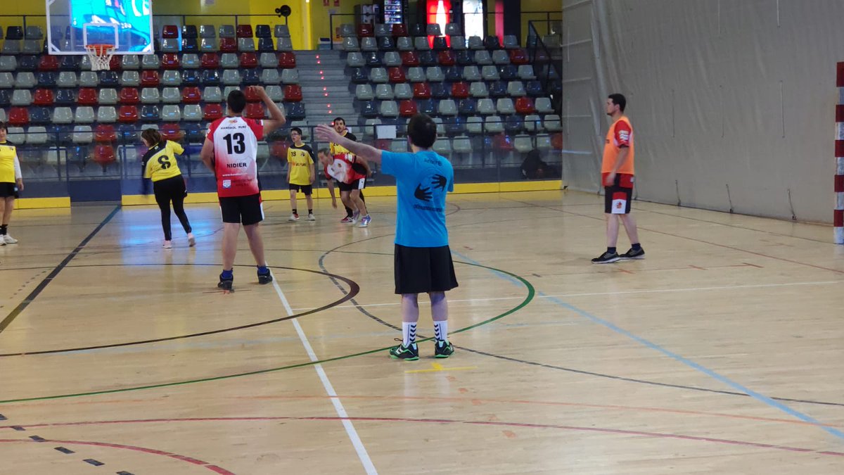 Este fin de semana ha debutado Adrià Navarro como árbitro de la #LigaDMEM. 
Con él ampliamos el proceso de #realinclusión en la competición siendo el primer #árbitro y jugador de la categoría #special.
Esperamos que siga su proceso de formación y madurez. 
#deporteydiscapacidad