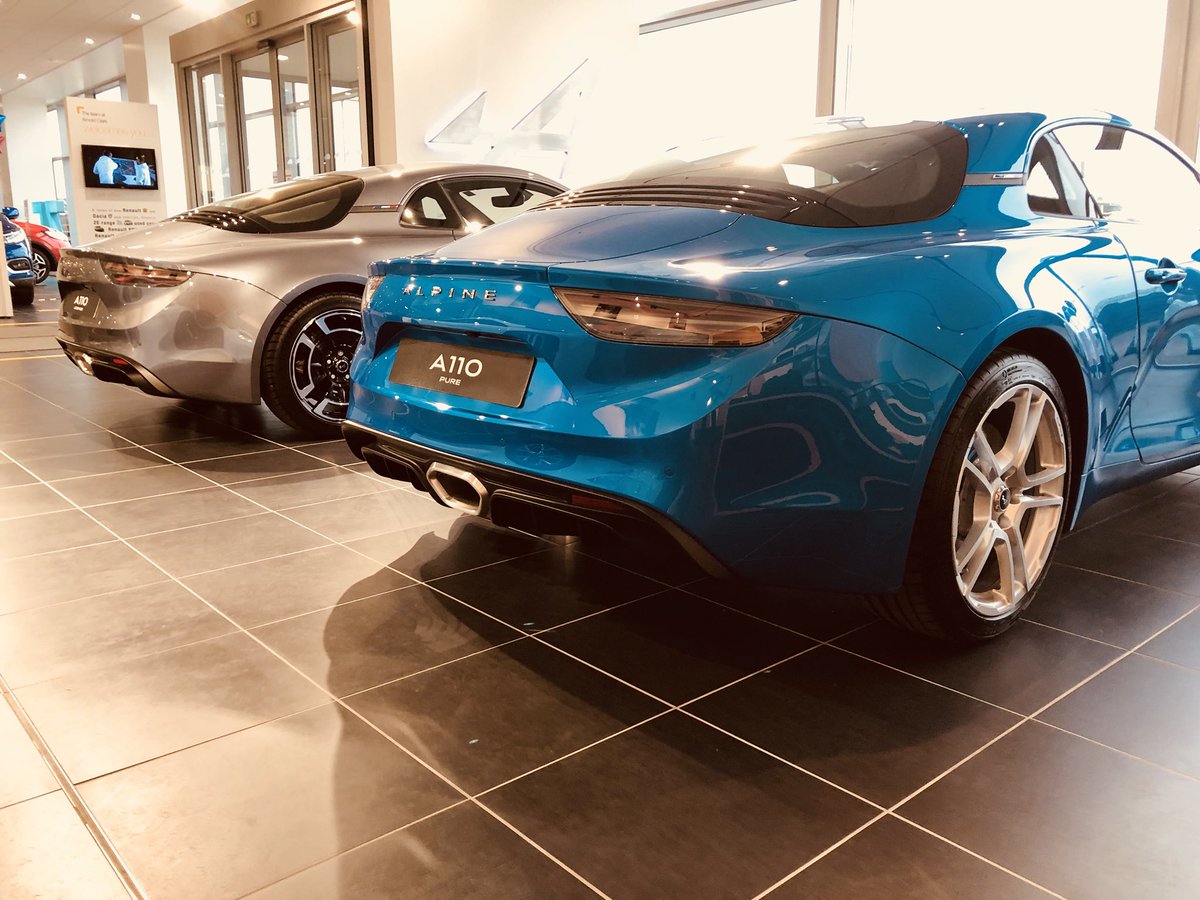 In Alpine Glasgow for a few tweeks today- showroom looking brilliant.