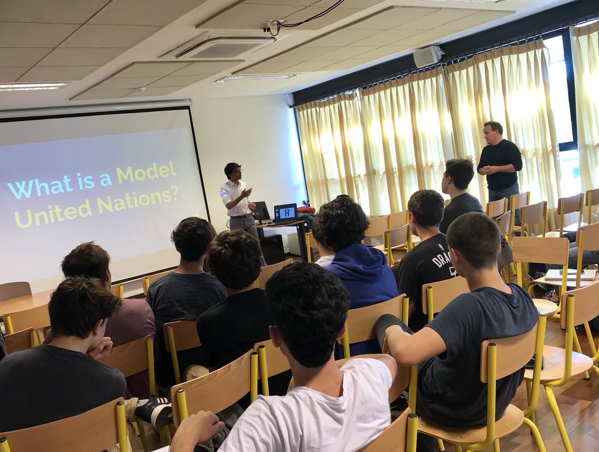 LyceeMontevideo's tweet photo. Los alumnos del #MUNClub recibieron al “Senior Director” de @iimunofficial Chaitanya Kejriwal. El experto apresentó la conferencia “Uruguay Chapter”, organizada por IIMUN, que tendrá lugar en nuestro país en mayo 2020. @aefeinfo @ONU_es https://t.co/m3xpNLYhvs