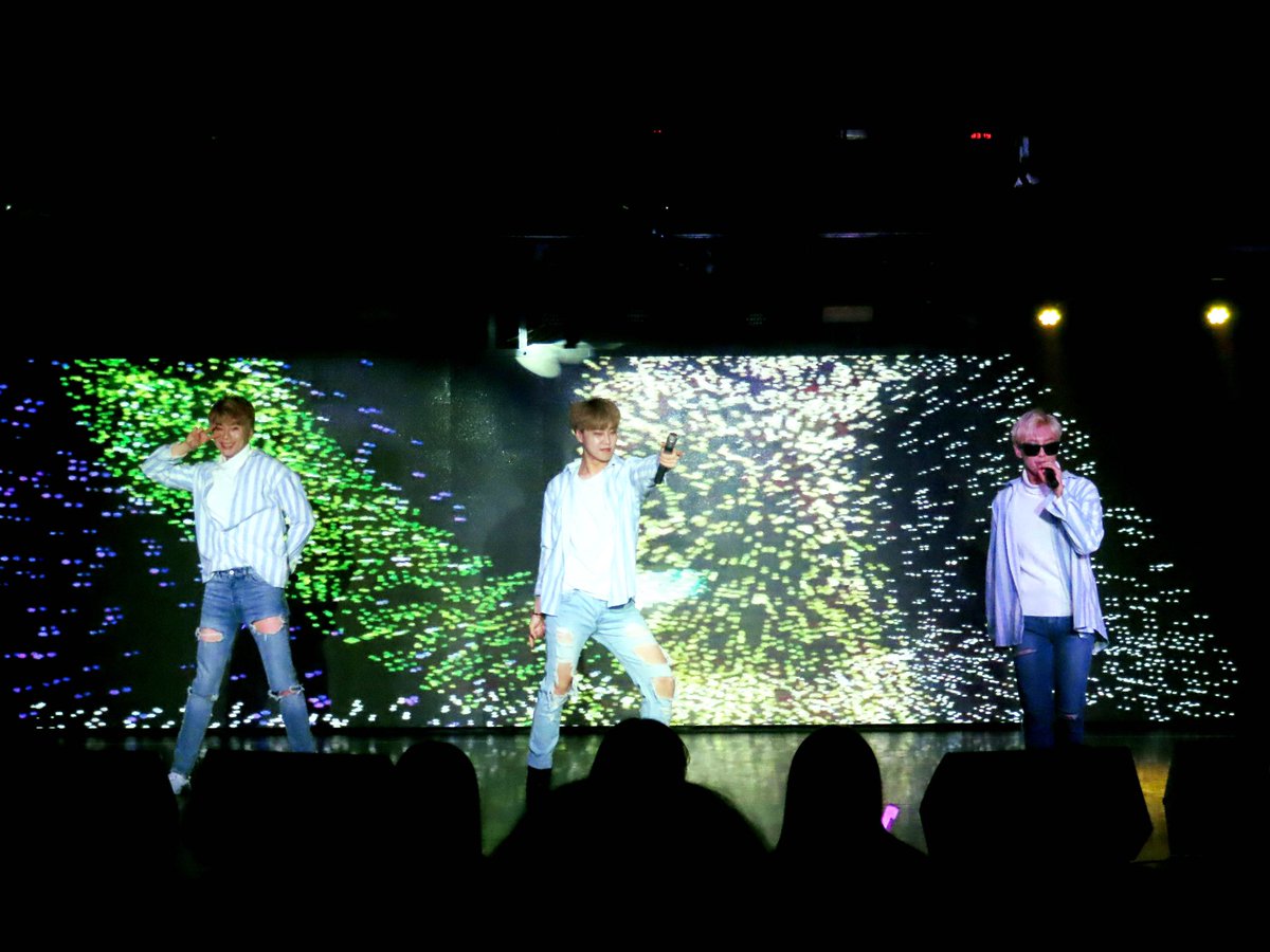 Formade_4's tweet photo. 今日は4月の初ライブ!🎶
今日も皆さんのお陰でとても楽しくて幸せな時間でした!本当にありがとうございまーす!😊
今日もお疲れ様でした!❤️
皆さん〜〜寒いので風邪にひかないように気をつけてくださいね!🤧
明日の14時にまた会いましょう!🥰
#formade #포마드 #showbox #ライブ https://t.co/GTUnIKEZOJ