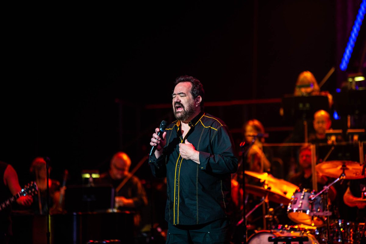Centre_Square's tweet photo. Here are a few 📸  of @wrso_live from their show in 2018! They're so awesome live we brought them back! Click here to get tickets to see them on Sept. 17 here in #kwawesome -> https://t.co/7tOO1Frnc7 
#wrsolive #centreinthesquare #concert #classicrock https://t.co/rjZ7E9ibDv